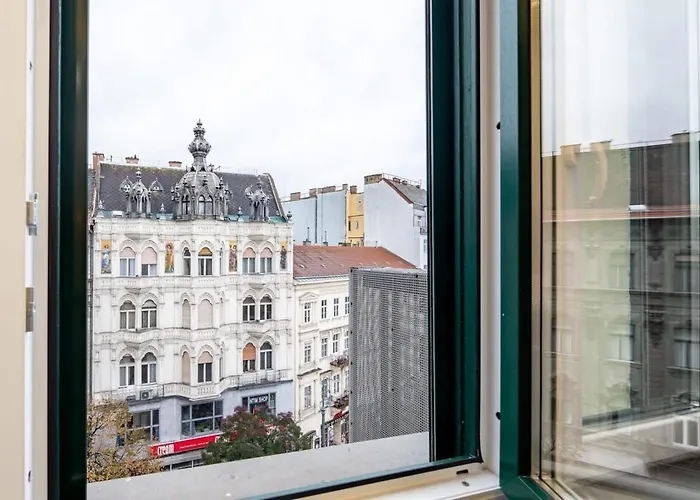 Ultra - Stylish * Budapesta